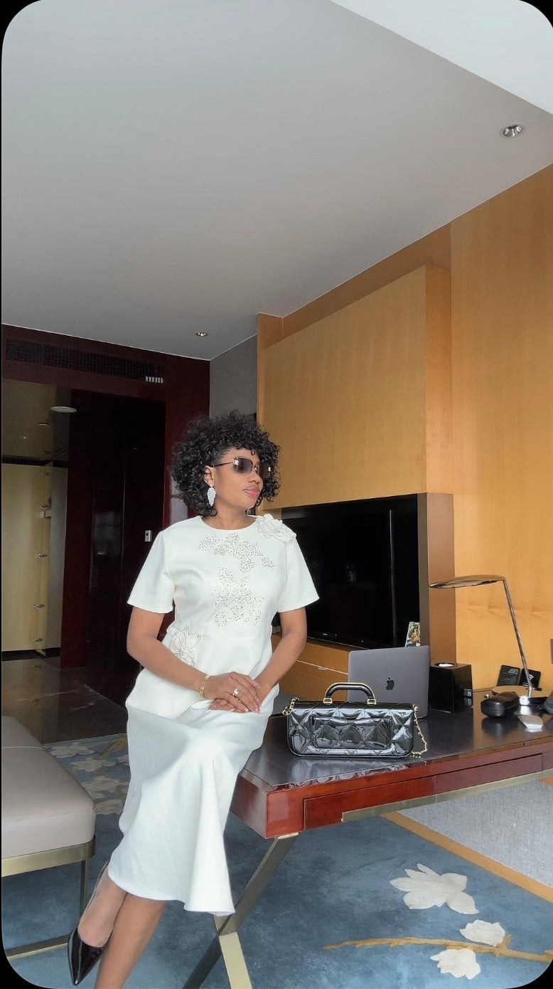 Robe Élégante en Satin – Blanc Ivoire
