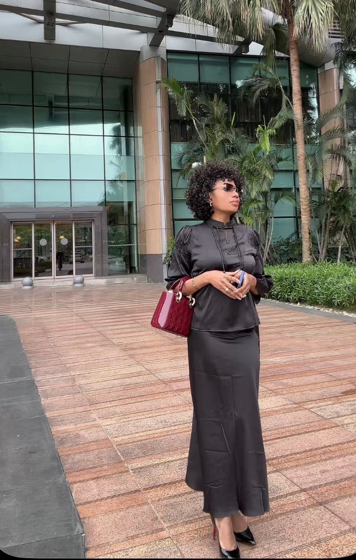 Blouse Élégante en Satin Haute Qualité – Noir & Blanc