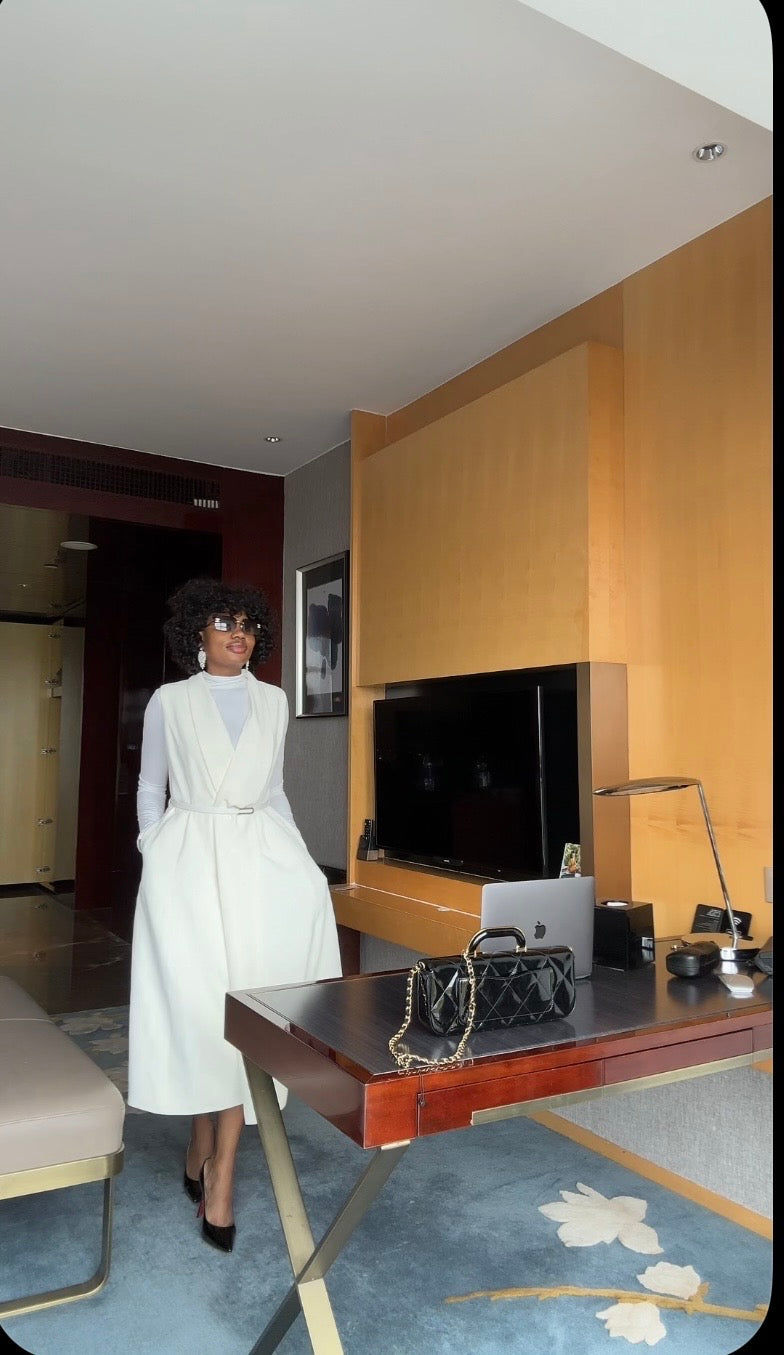 Robe Midi Croisée Sans Manches Ceinturée – Gris Anthracite