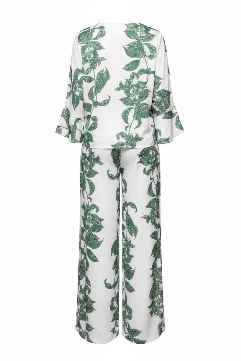 Ensemble fleuri dos fond blanc
