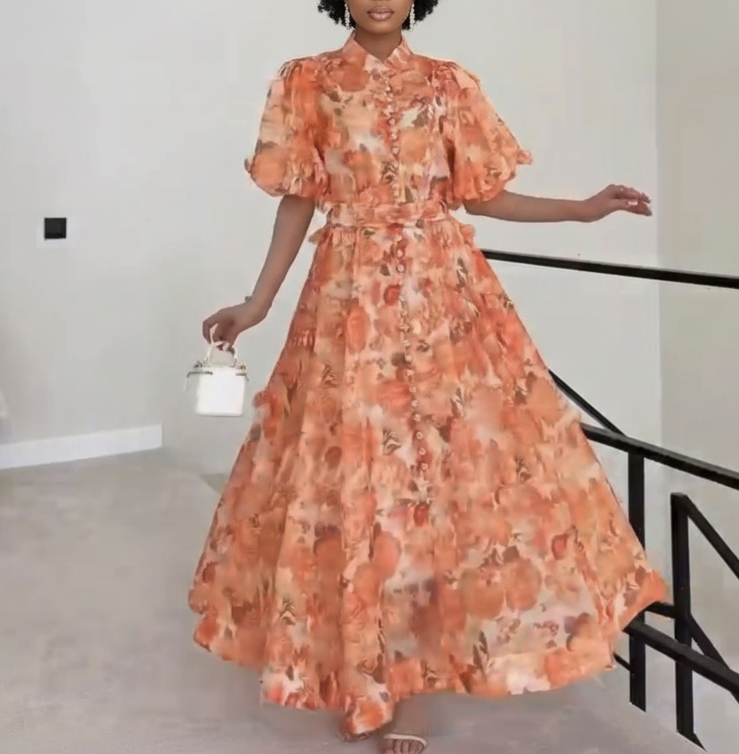Mannequin cheveux bouclés en robe orange FA3479 fond blanc