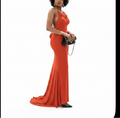 Mannequin robe orange-rouge fond blanc