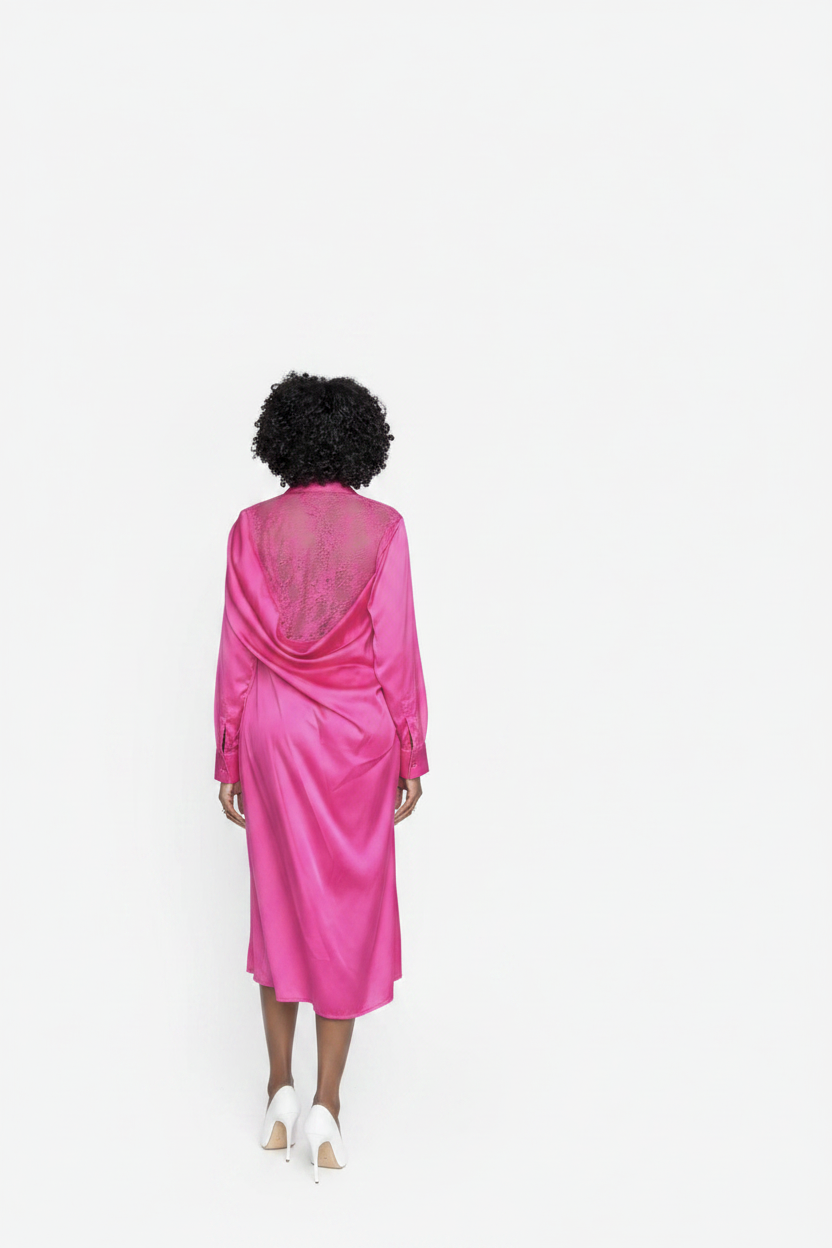 Robe fuchsia - dos dentelle drapé fond blanc