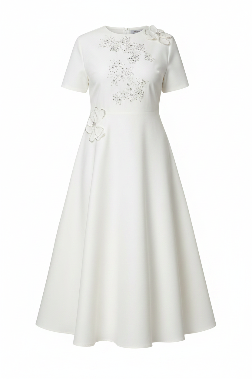 Robe élégante satin blanc fond blanc