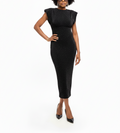 Robe noire - pose hanche avec lunettes